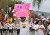 ロサンゼルスでは被害者を悼むパレードが開かれた