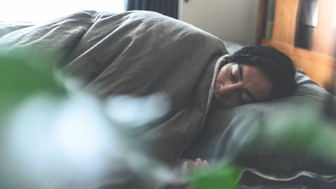 ぐっすり眠るための「暖房アイテムの正解」とは?(写真:Graphs/PIXTA)