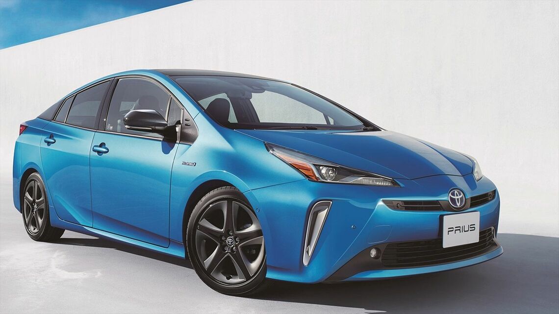 フロント・リアのデザインが変更された後期型モデル（写真：トヨタ自動車）