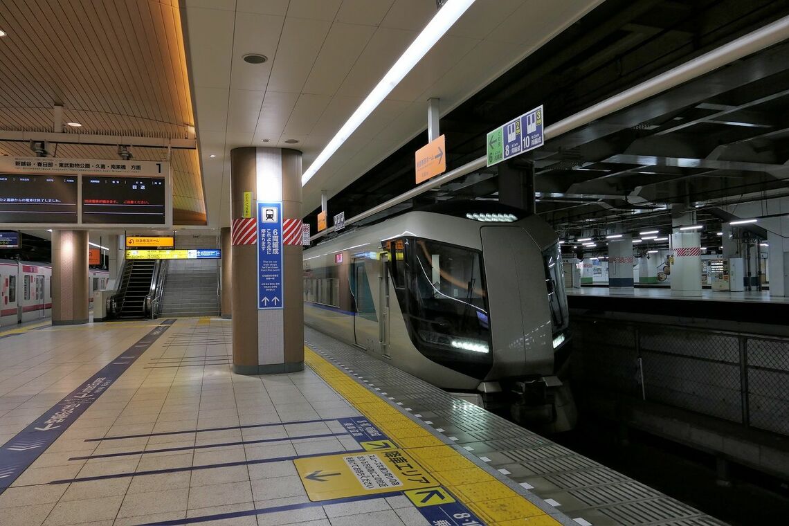 ひっそりとした夜中の北千住駅（記者撮影）