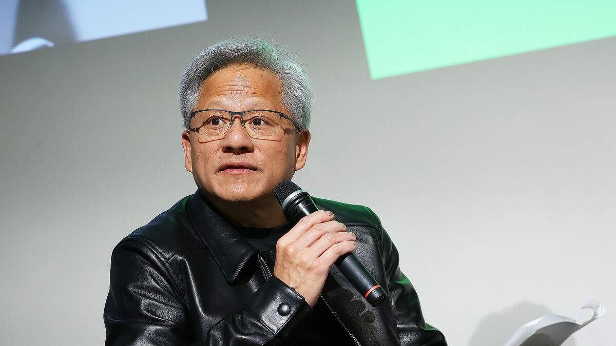 エヌビディアCEOフアン氏「今の日本にはもっと明るいニュースが必要」、35分間の囲み取材一問一答