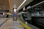 ひっそりとした夜中の北千住駅