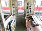 窓が大きく明るい運転席