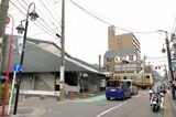 稲田堤駅は自由通路によって踏切を渡らずに往来が可能になった（記者撮影）