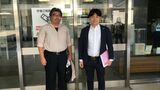 写真左から、熊本大学産業ナノマテリアル研究所の浪平隆男准教授、ジャパンシーフーズの井上陽一代表取締役（写真：浪平さん提供）