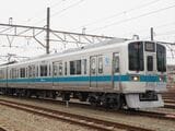 2000形の最大の特徴は一般的な通勤電車よりも広い「1.6m幅のドア」だ（記者撮影）