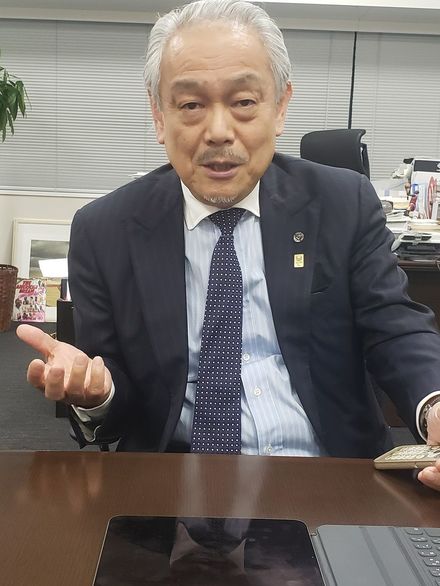 治夫 会長 尾崎