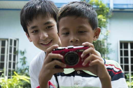 13歳と15歳の日本人が見たフィリピンの現実 僕と私は取材で子どもたち