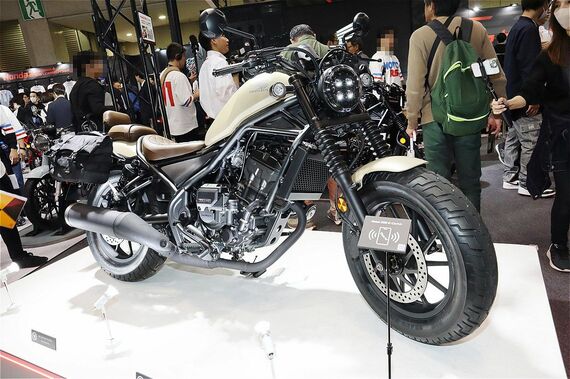 会場に展示されていたレブル250 E-クラッチ