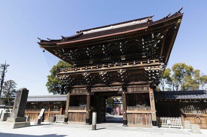 西新井大師（總持寺）。参道の草だんごも名物だ