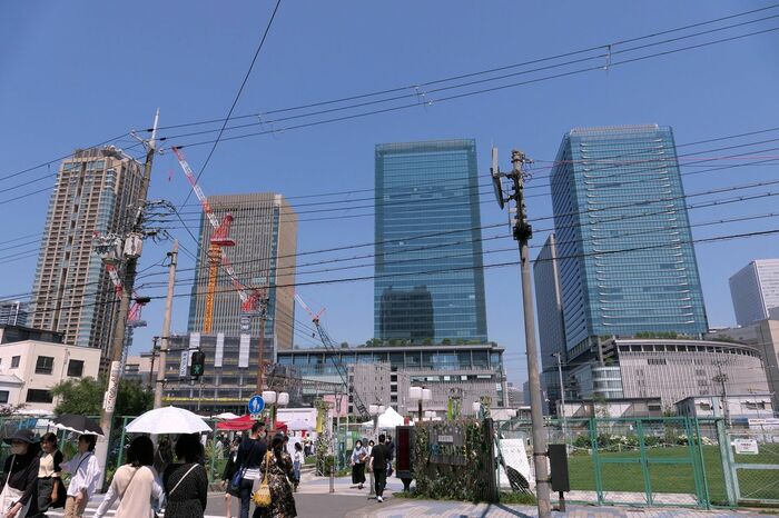 新梅田シティ側から見たグランフロント大阪。