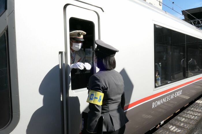 ロマンスカーの運転士にも声がけ