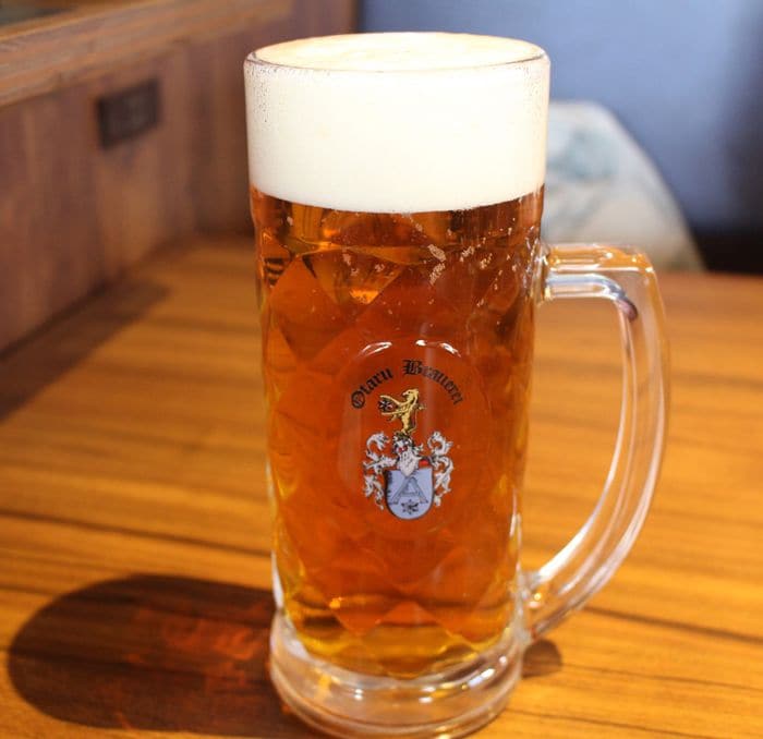 こちらがドンキーハウスビールの中サイズ。税込み800円でした（筆者撮影）