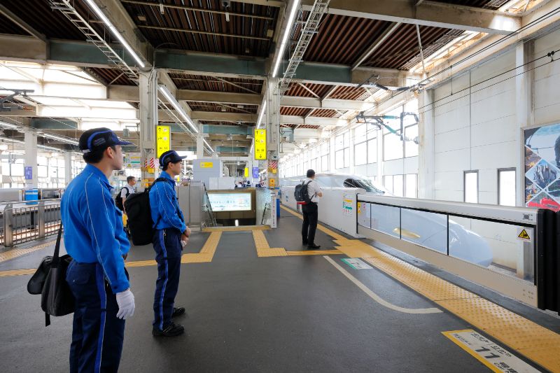 実際に運行中の新幹線に乗り込んで調査を実施（筆者撮影）