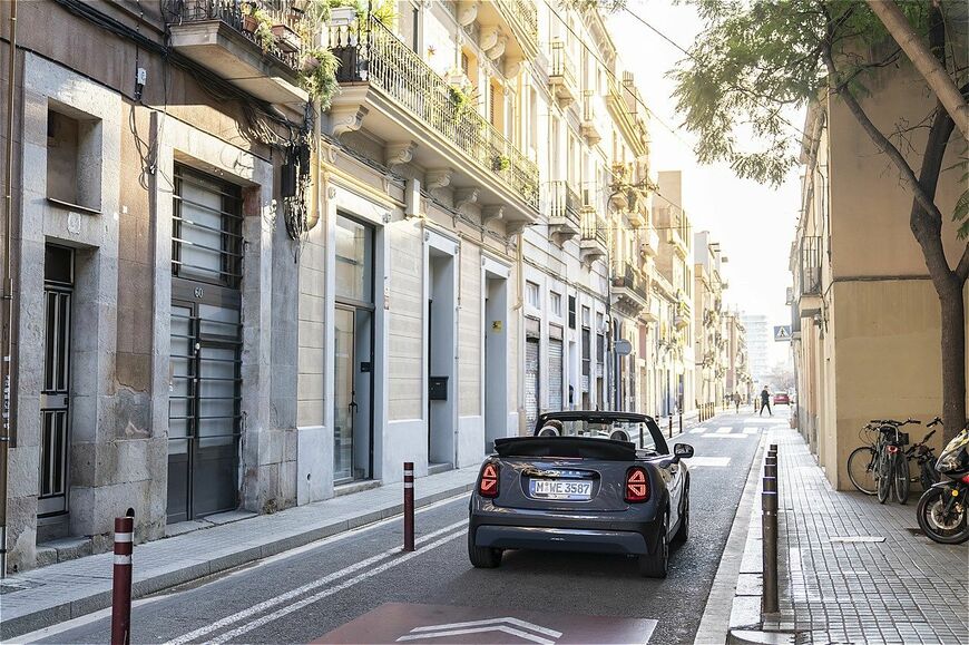 MINI（ミニ）の新型「ミニ・クーパー・コンバーチブルS」（写真：MINI）