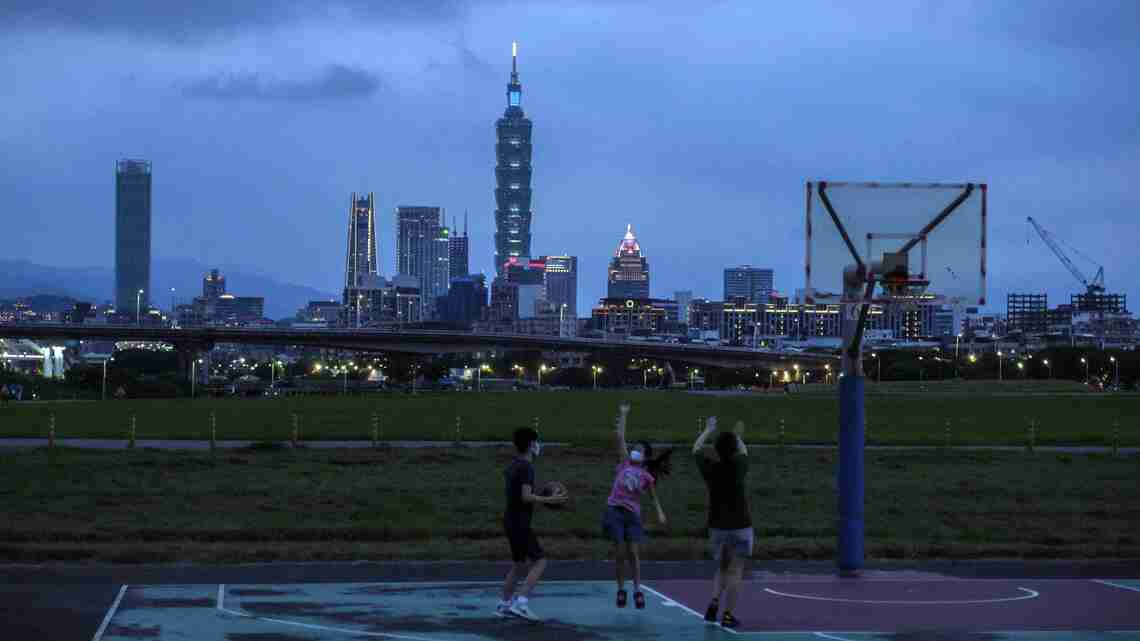 2027年台湾有事説が日本で広がっているが、台湾では中国の圧力を受けながらも日常が続いている