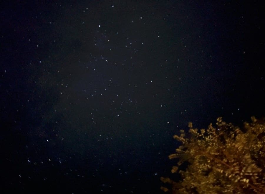  iPhone 13 Proで撮影した星空。加工なし、リサイズのみ（写真：LEON編集部）