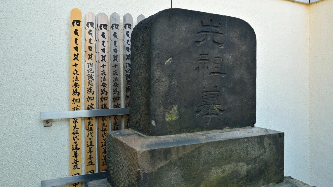 石川雅望墓（写真：髙橋義雄 / PIXTA）