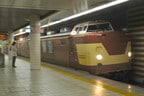 JR東西線で検測作業を行う443系
