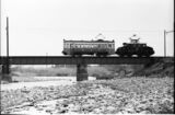 富山地鉄笹津線（1975年廃線）を走るデキ6500形と電車（撮影：南正時）