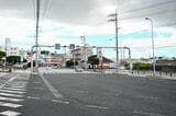 8月23日の決勝戦の時間帯に交通量が激減した那覇市郊外の真玉橋（北）交差点（長嶺真輝撮影）