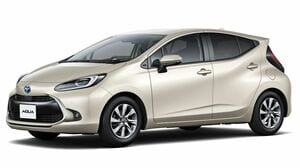 新型アクア対フィット､激戦のコンパクトHV比較 最新技術のトヨタと車内