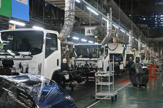 いすゞ藤沢工場での車両組み立ての様子（写真：いすゞ自動車）