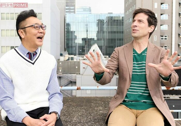  楽しそうに語り合うパックンマックン（撮影／伊藤和幸）