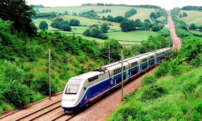 フランスの2階建て高速列車TGVデュプレックス