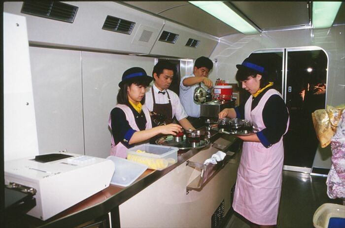 車内の喫茶コーナー
