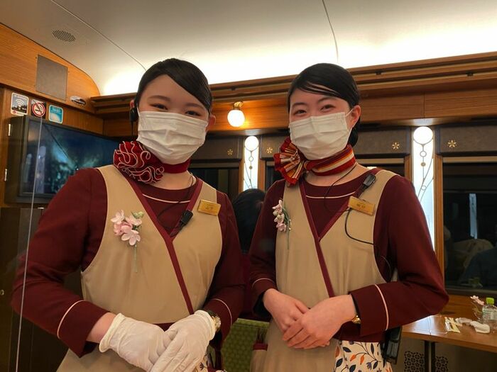 アテンダントの田口さんと山下さん