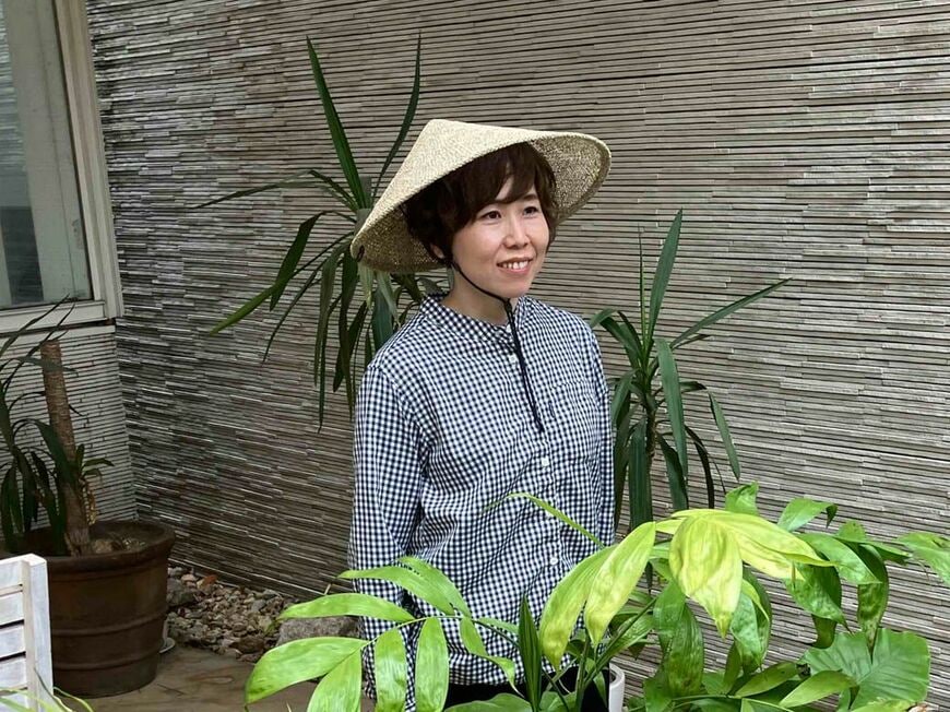 広報担当の仲間麻乃氏に着用してもらった「フィールドアンブレロ」