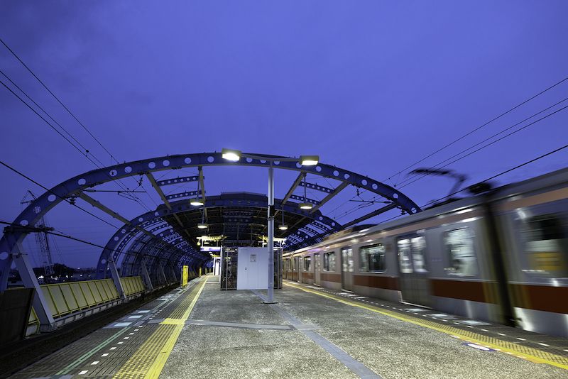湘南台手前のゆめが丘駅。長らく市街化調整区域の網により開発ができなかったが、それが解かれ住宅建設が始まった。特徴的な駅も化粧直しが始まっている（写真：久保田 敦）