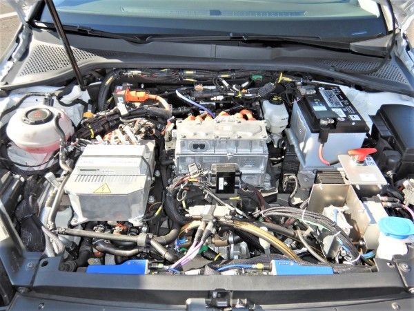 純正のeゴルフが搭載する減速機を外し新たにCVTを搭載