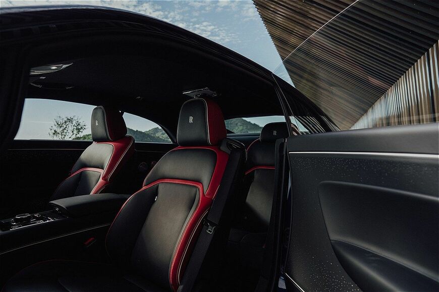 ロールス・ロイス「ブラック・バッジ・スペクター」（写真：ロールス・ロイス・モーター・カーズ）