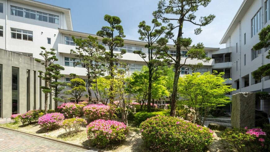 筑紫女学園中高の外観