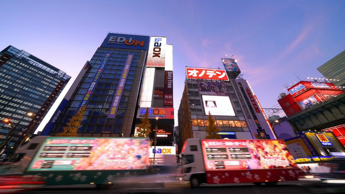 広告トラック規制で、街中の風景も変わるでしょうか？（写真はイメージです。写真：Ryuji / PIXTA）