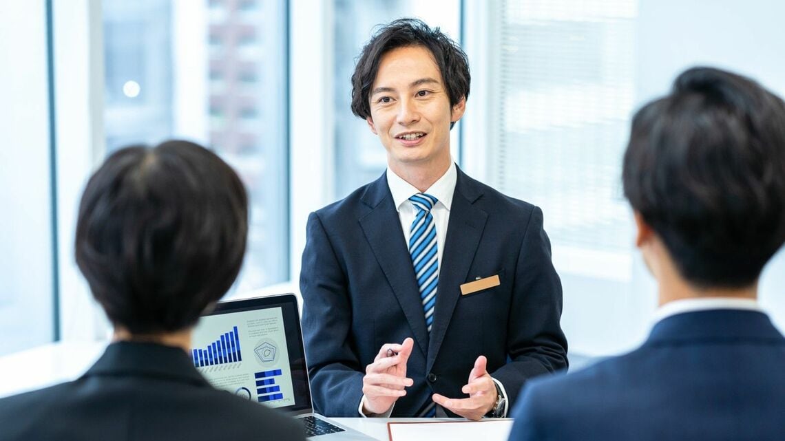 コピーライターが言う、意見を堂々と伝えることができるコツとは（写真：ふじよ／PIXTA）