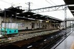多磨駅では2面あったホームが現在は1面に。橋上化後も
