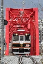全線再開前日、千曲川橋梁を渡る試運転電車
