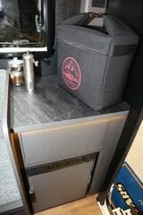 ダイレクトカーズの新作キャンピングカー「デューンローバー」（写真：筆者撮影）