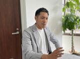 真剣な表情で話す坂本氏