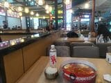空港内で食事。1000円もしなかった（筆者撮影）