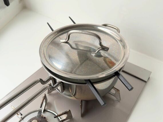 箸をかませてフタをすると吹きこぼれ防止に