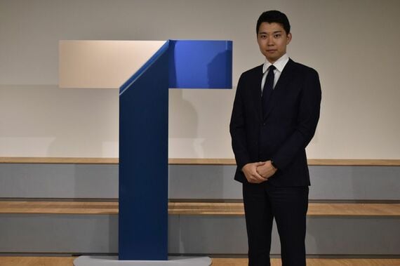 オフィスに設置した会社ロゴ