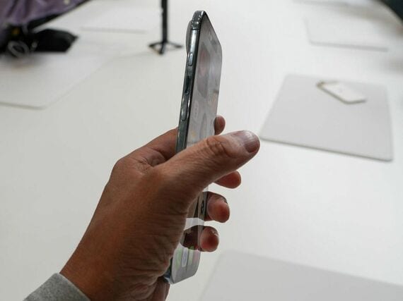 iPhone Air・スカイブルー