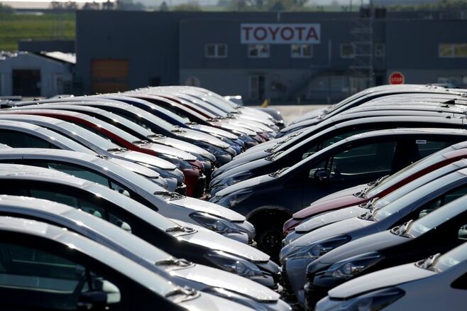 トヨタ､世界販売計画を942万台に引き上げ