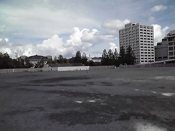 旧市民球場の名残､外野スタンドの一部