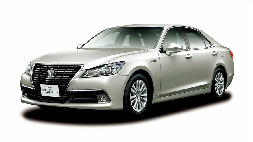 先代モデルとなる14代目「クラウン ロイヤルサルーン」（写真：トヨタ自動車）