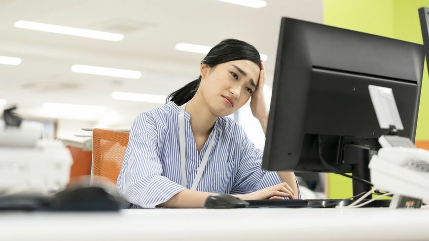 仕事を上手く進める上での正しい「相談」「質問」「雑談」の仕方とは？（写真：jessie / PIXTA）